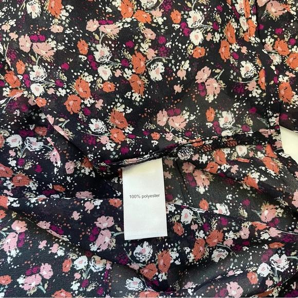 Maurices Blouse Black Pink Ditsy Floral V-neck Button Front NWT Medium Women’s - Picture 9 of 10